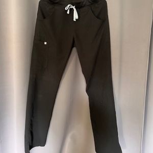 NWOT Figs Kade™ Cargo Scrub Pants - black, small tall